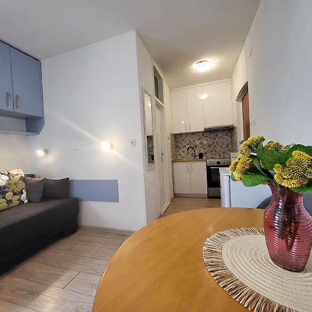 Mali Apartman U Centru ماكارسكا المظهر الخارجي الصورة