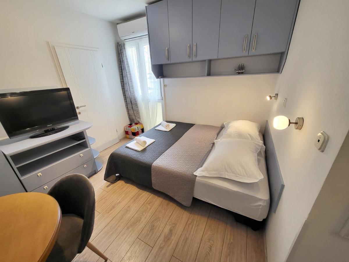 Mali Apartman U Centru ماكارسكا المظهر الخارجي الصورة