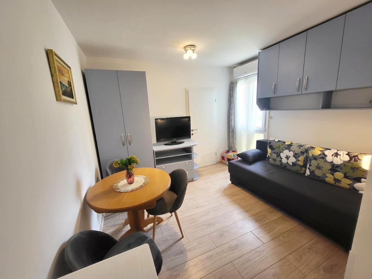 Mali Apartman U Centru ماكارسكا المظهر الخارجي الصورة