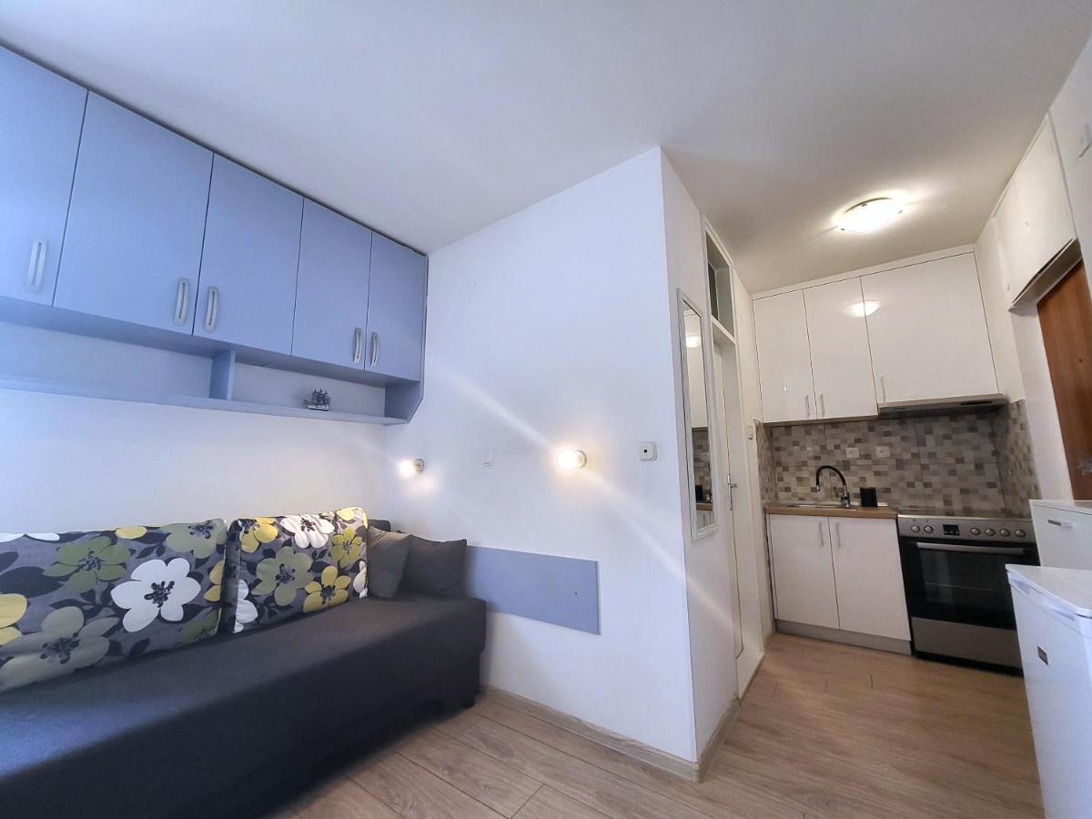 Mali Apartman U Centru ماكارسكا المظهر الخارجي الصورة